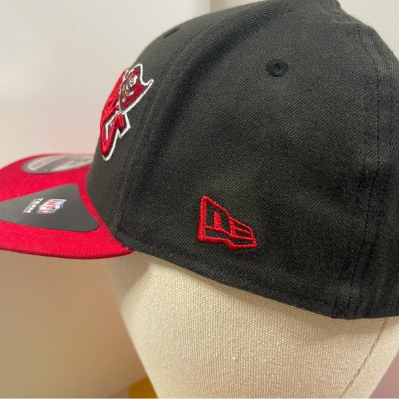 NFL TAMPA BAY BUCCANEERS NEW ERA 39THIRTY HAT MEDIUM-LARGE FLY YOUR OWN FLAG - Picture 2 of 5